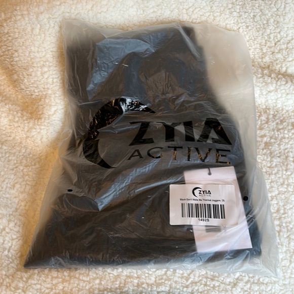 NEW Zyia Women's Black Thermal Jogger - S - Picture 4 of 5